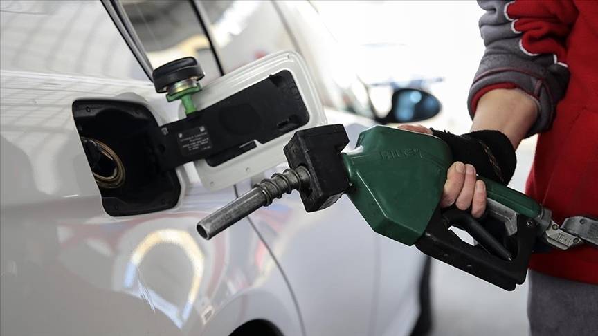 Benzine ve motorine dev zam geliyor! Yeni fiyatlar cep yakacak 5